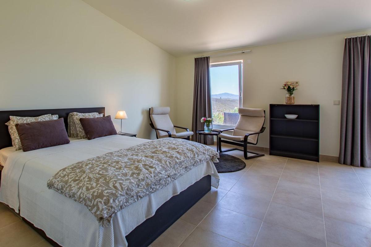 Corte Velada Guest House by LovelyStay - Housity