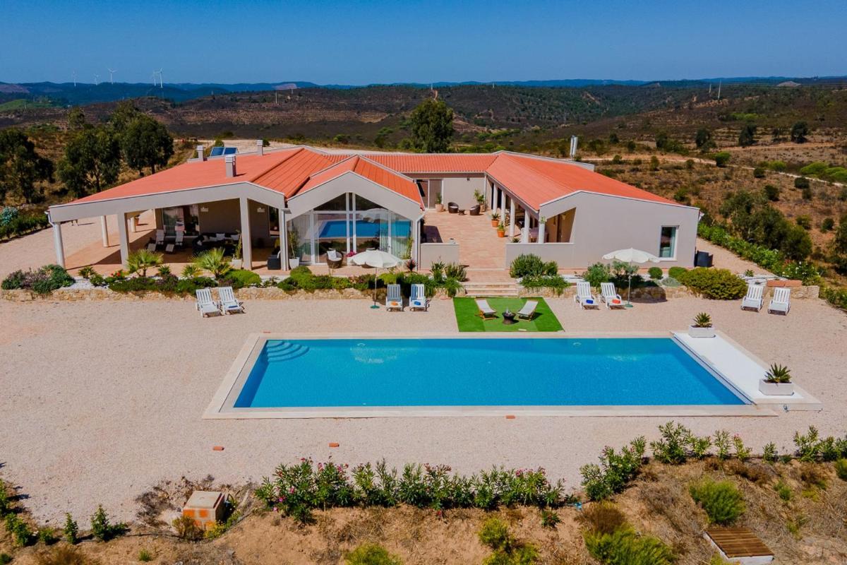 Corte Velada Guest House by LovelyStay - Housity
