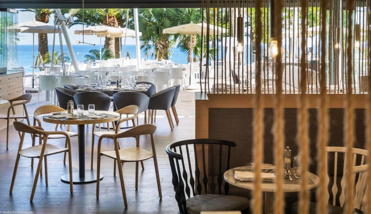 Un restaurante o sitio para comer en Radisson Blu Resort Gran Canaria