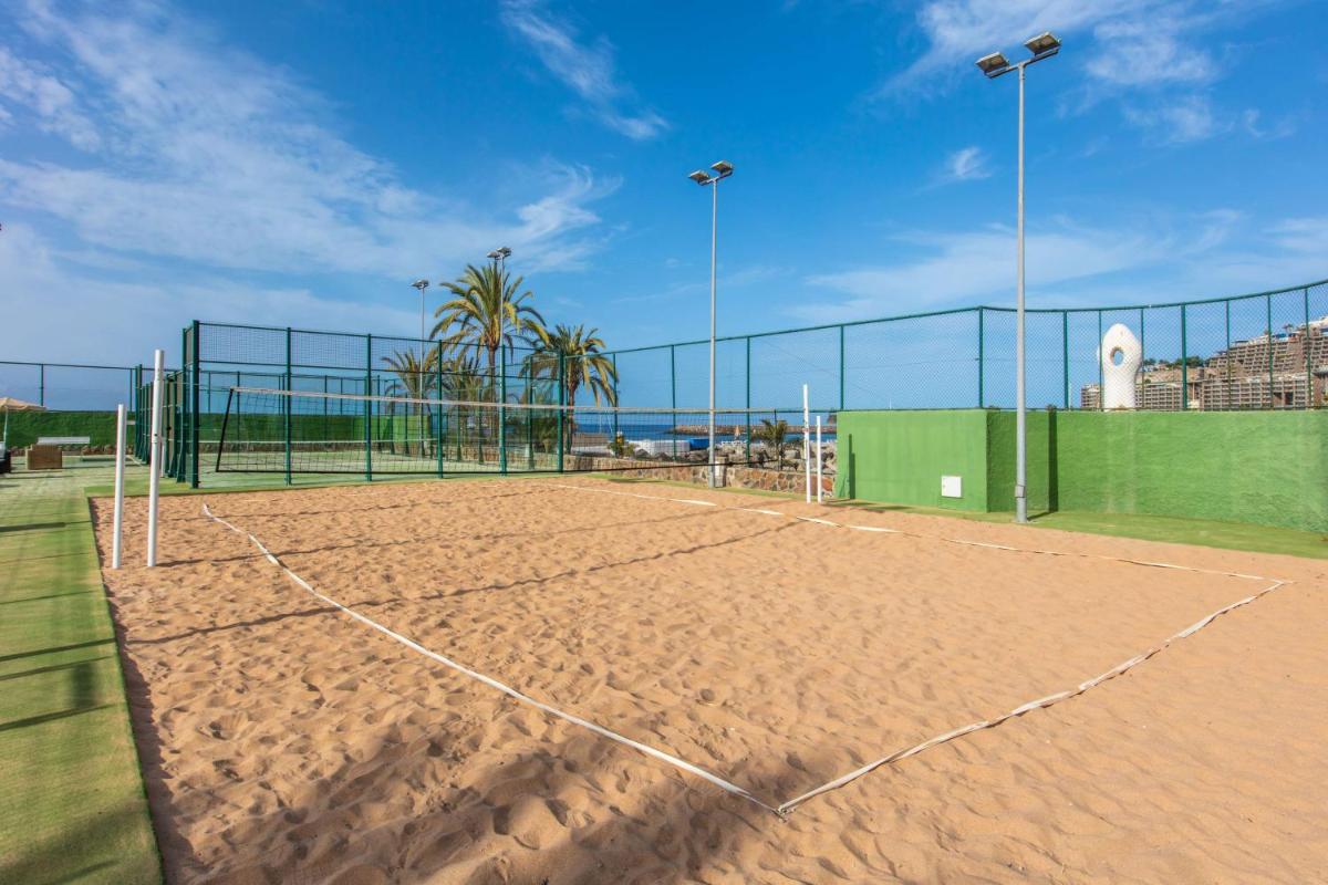Instalaciones para jugar a tenis o squash en Radisson Blu Resort Gran Canaria o alrededores