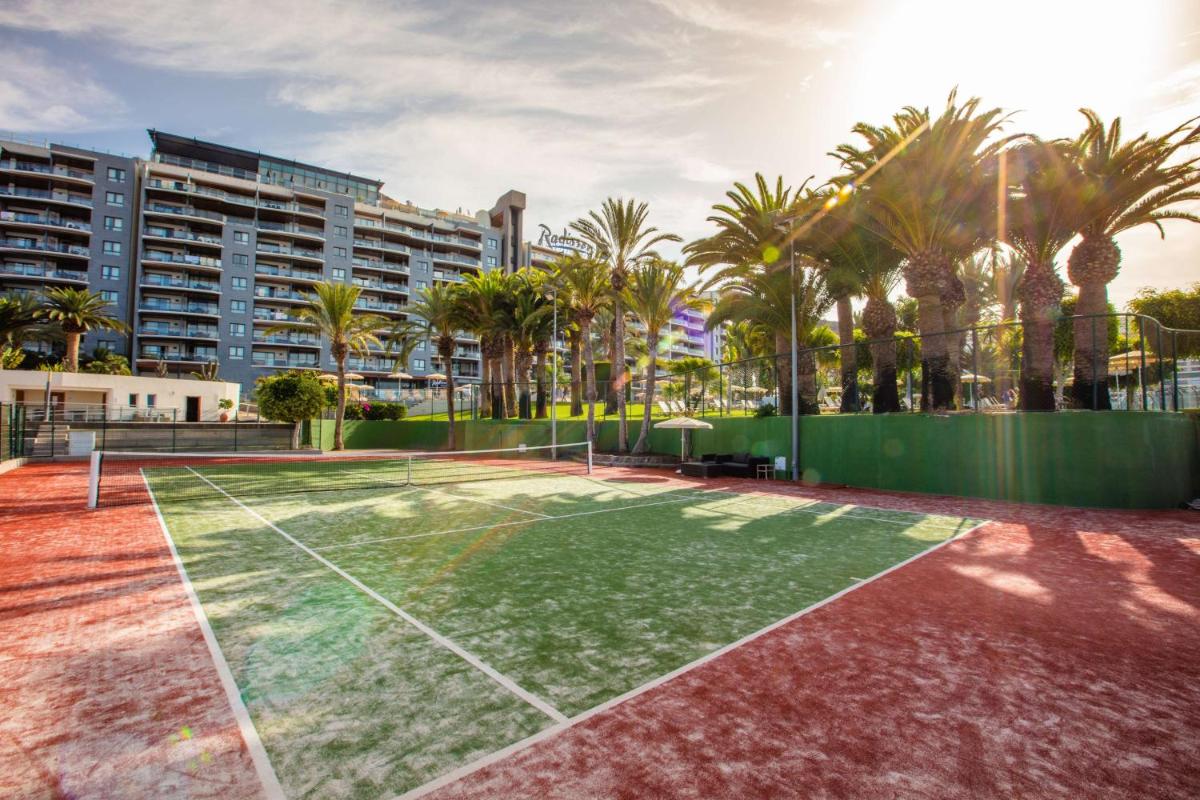 Instalaciones para jugar a tenis o squash en Radisson Blu Resort Gran Canaria o alrededores