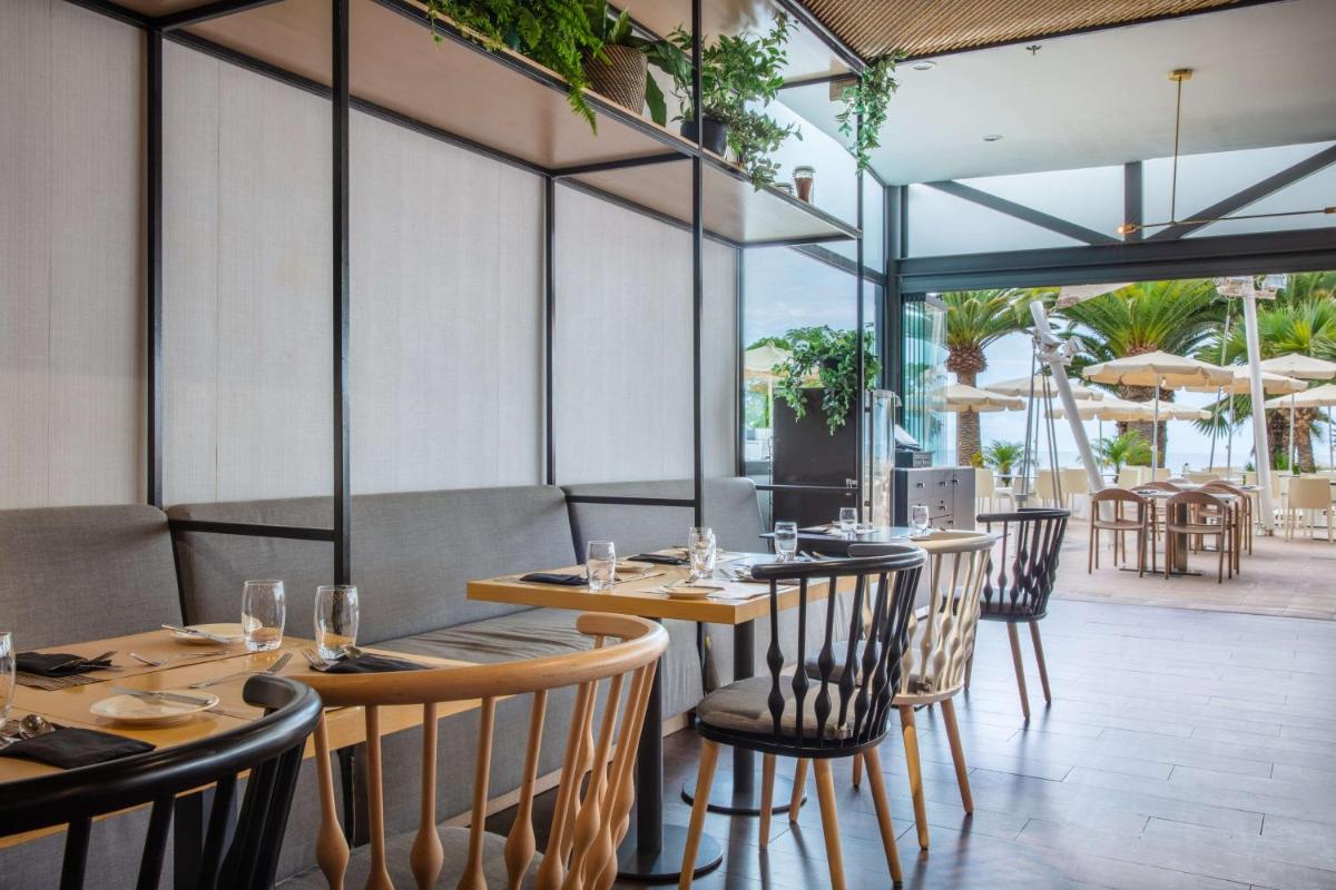 Un restaurante o sitio para comer en Radisson Blu Resort Gran Canaria
