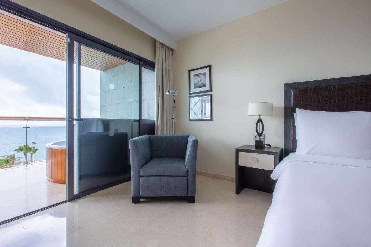 Cama o camas de una habitación en Radisson Blu Resort Gran Canaria