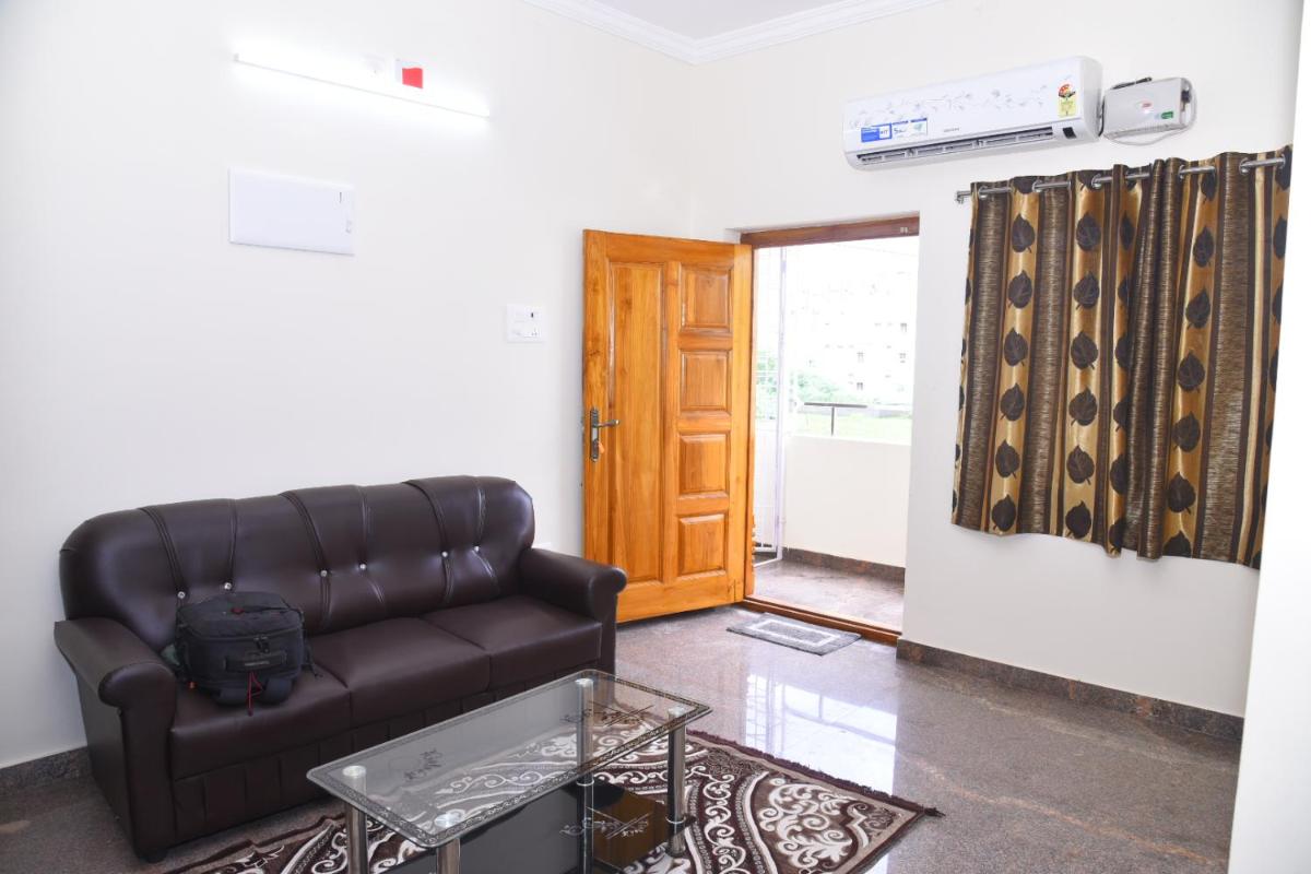 Suitetrails - FOUR SEASONS HOME STAY