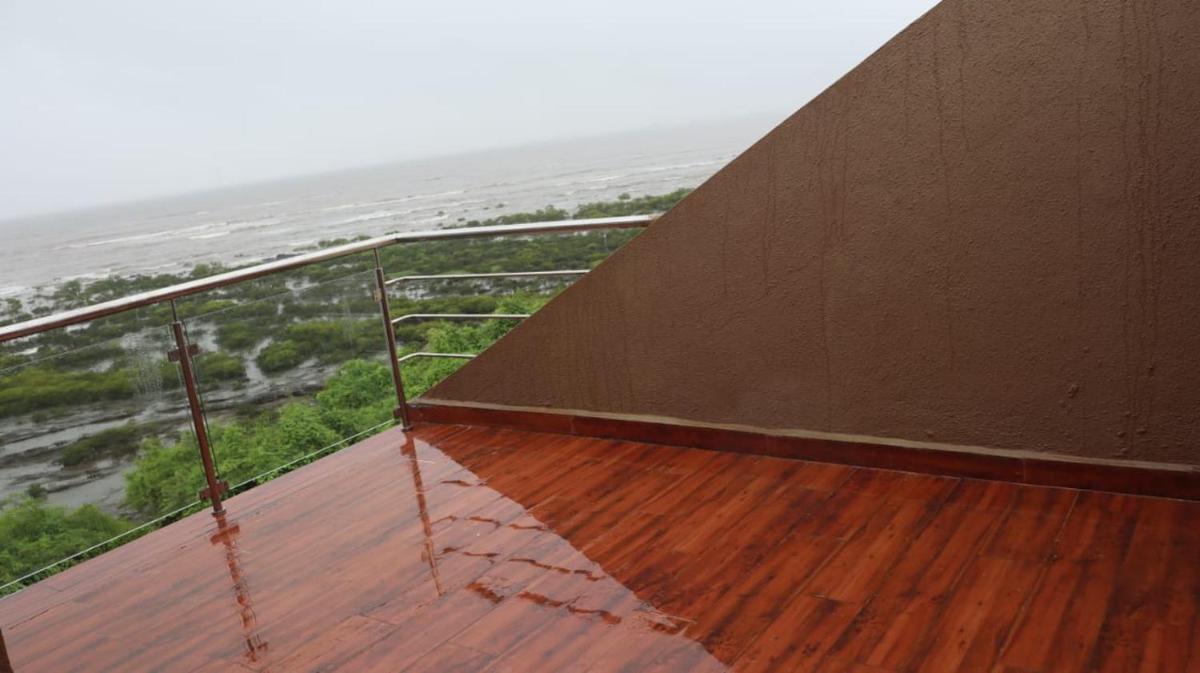 Ocean Chalet - Housity