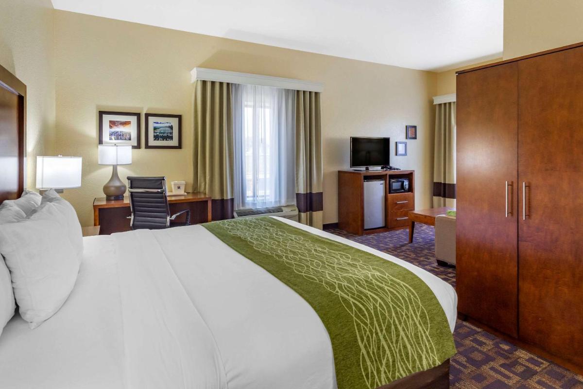 Comfort Inn & Suites North Aurora - Naperville - Housity