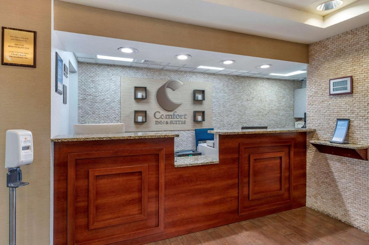 Comfort Inn & Suites - Housity
