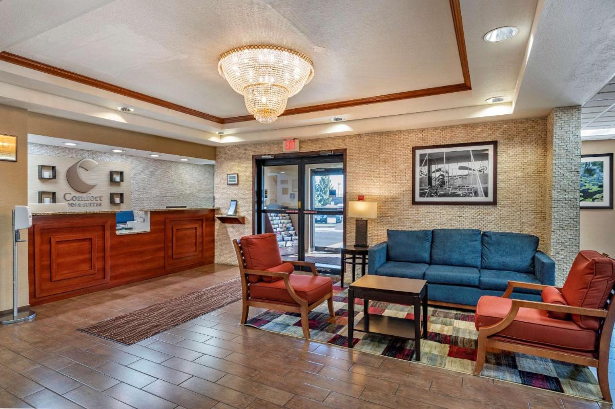 Comfort Inn & Suites - Housity