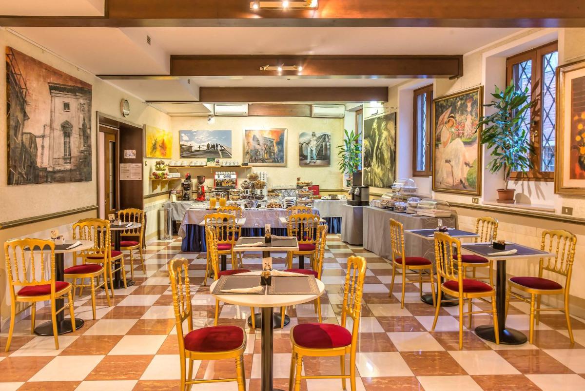 Hotel La Fenice et Des Artistes - Housity