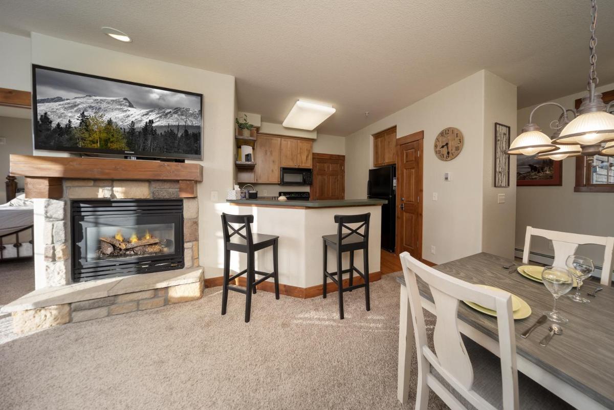 Palomino at Kicking Horse cabin - Housity
