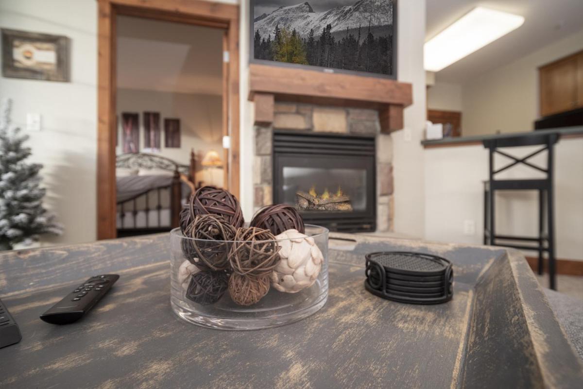 Palomino at Kicking Horse cabin - Housity