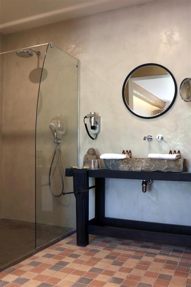 L Amourier chambres d hôtes pour amoureux avec Jacuzzi ou baignoire XXL - Housity