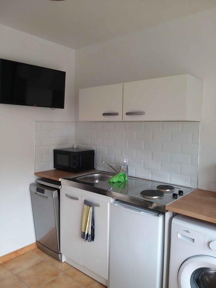 Rez de jardin cosy avec terrasse fleurie - Housity