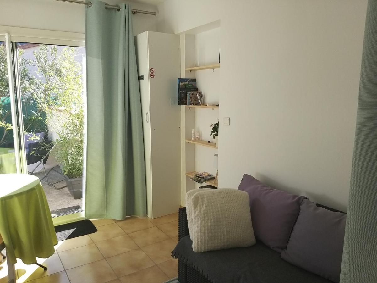 Rez de jardin cosy avec terrasse fleurie - Housity