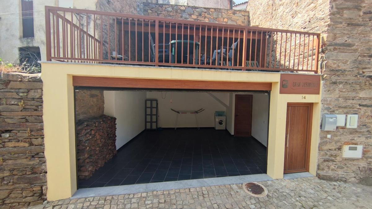 Casa Resineiro com Garagem e Terraço - Housity