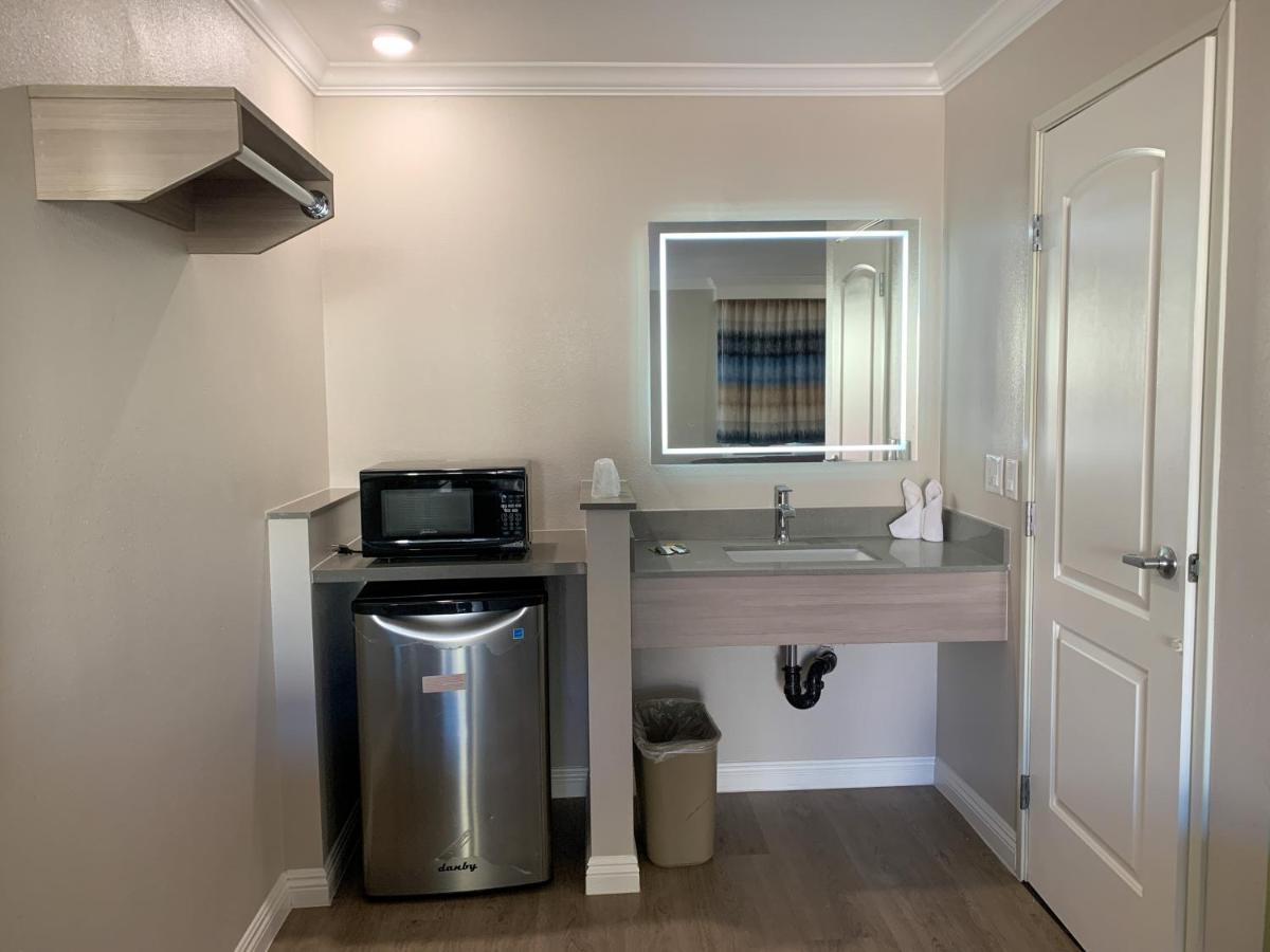 Mojave Inn - Housity