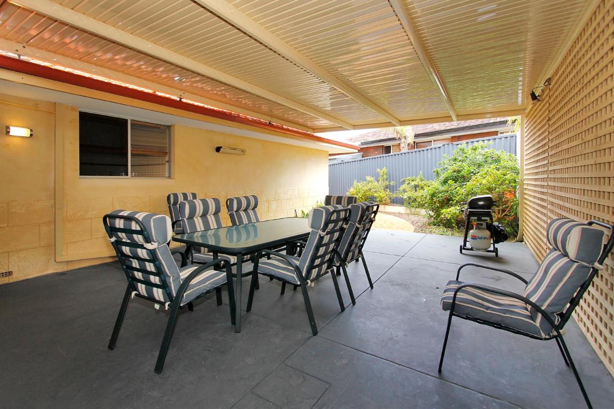 Hillarys Holiday Home - Housity