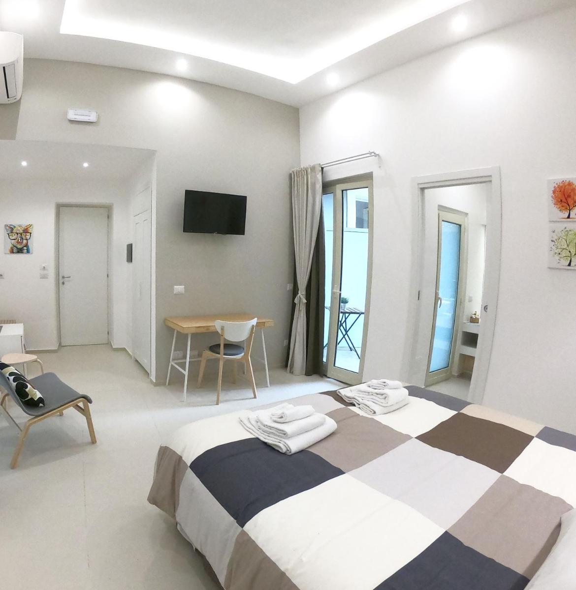 Home Catania Dante Accommodations - Housity