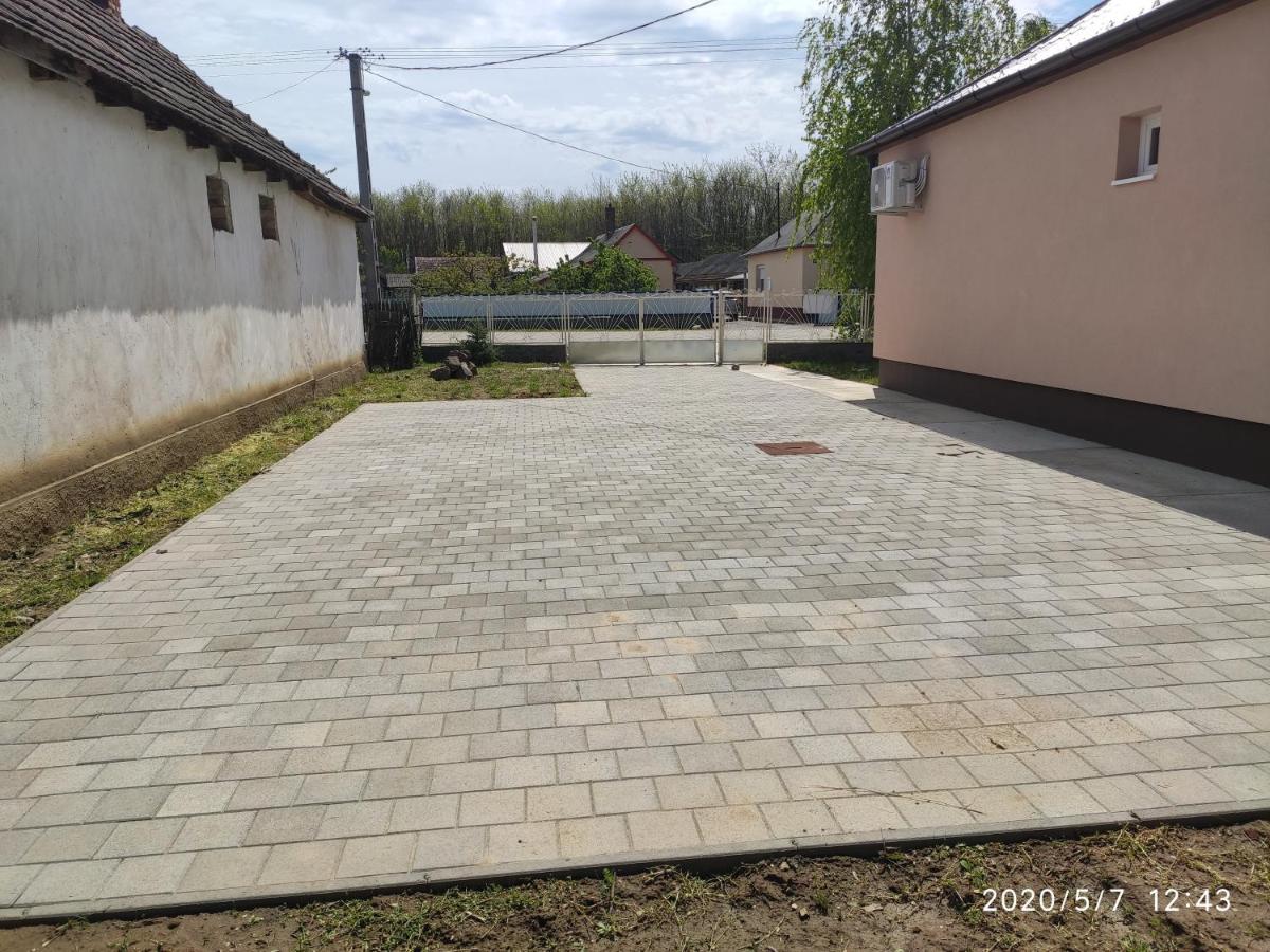 Badak Vendégház - Housity