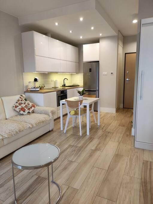 Sweet Apartment vis-a-vis Medicover and Paley Institute - Housity
