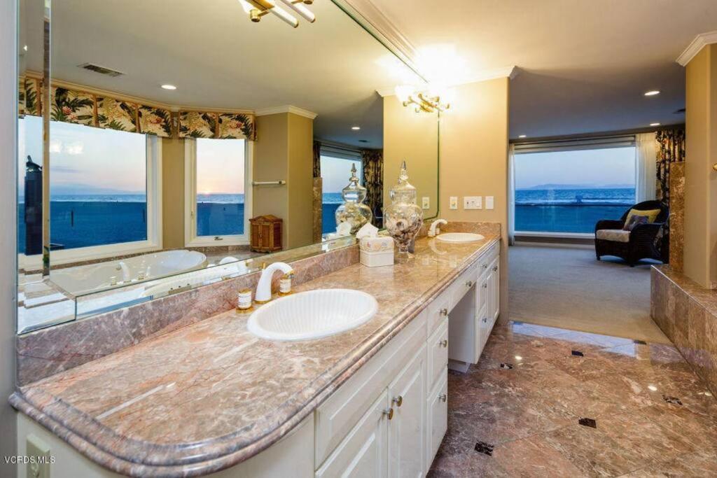 Stunning Hollywood Beach Ocean Front Home-0xnard - Housity