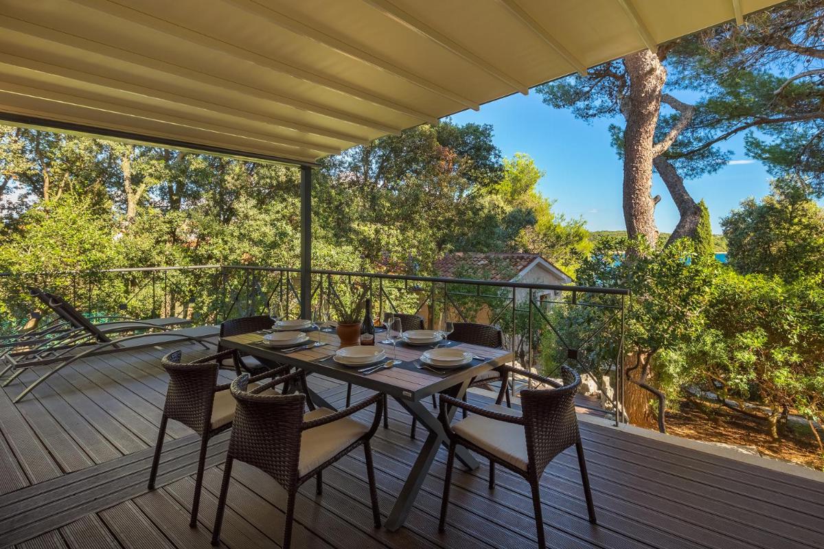 Suitetrails - Holiday house in Pula,30 m from the sea
