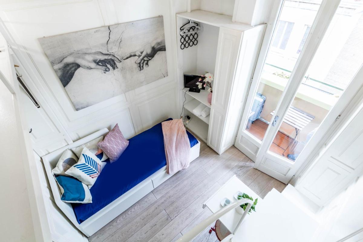 JOIVY Lovely Studio for 2 with Balcony near Duomo - Housity