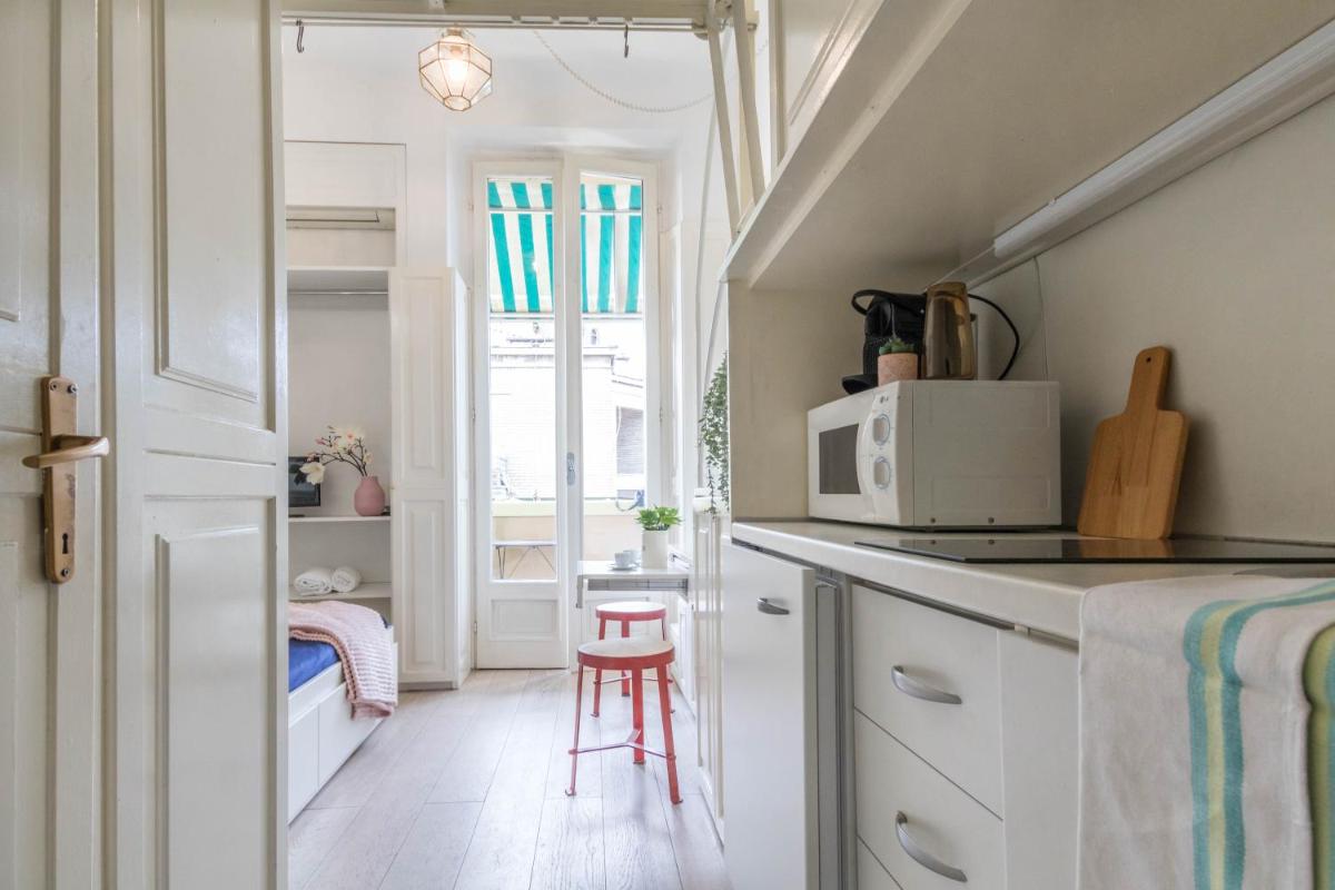 JOIVY Lovely Studio for 2 with Balcony near Duomo - Housity