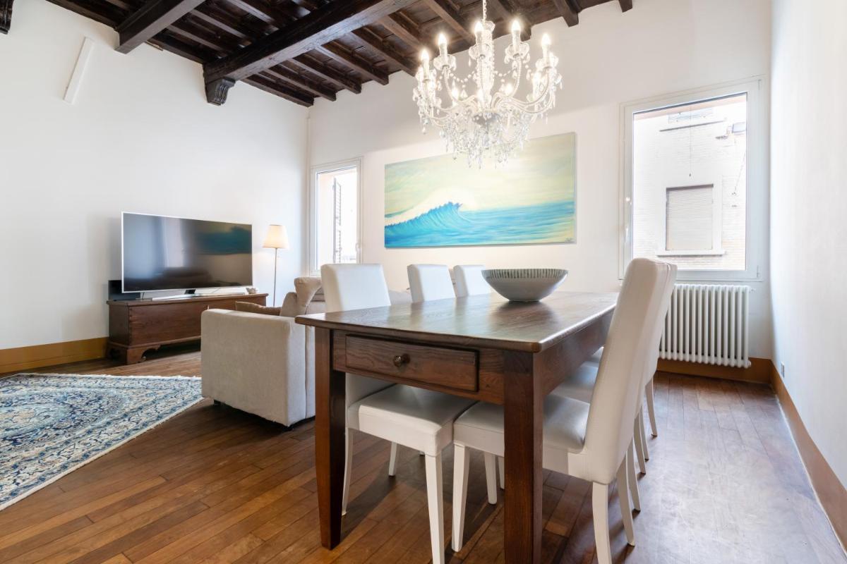 Exclusive Elegant Apartment in pieno centro! x4 - Housity