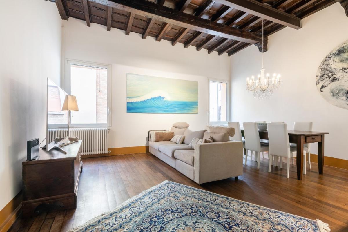Exclusive Elegant Apartment in pieno centro! x4 - Housity