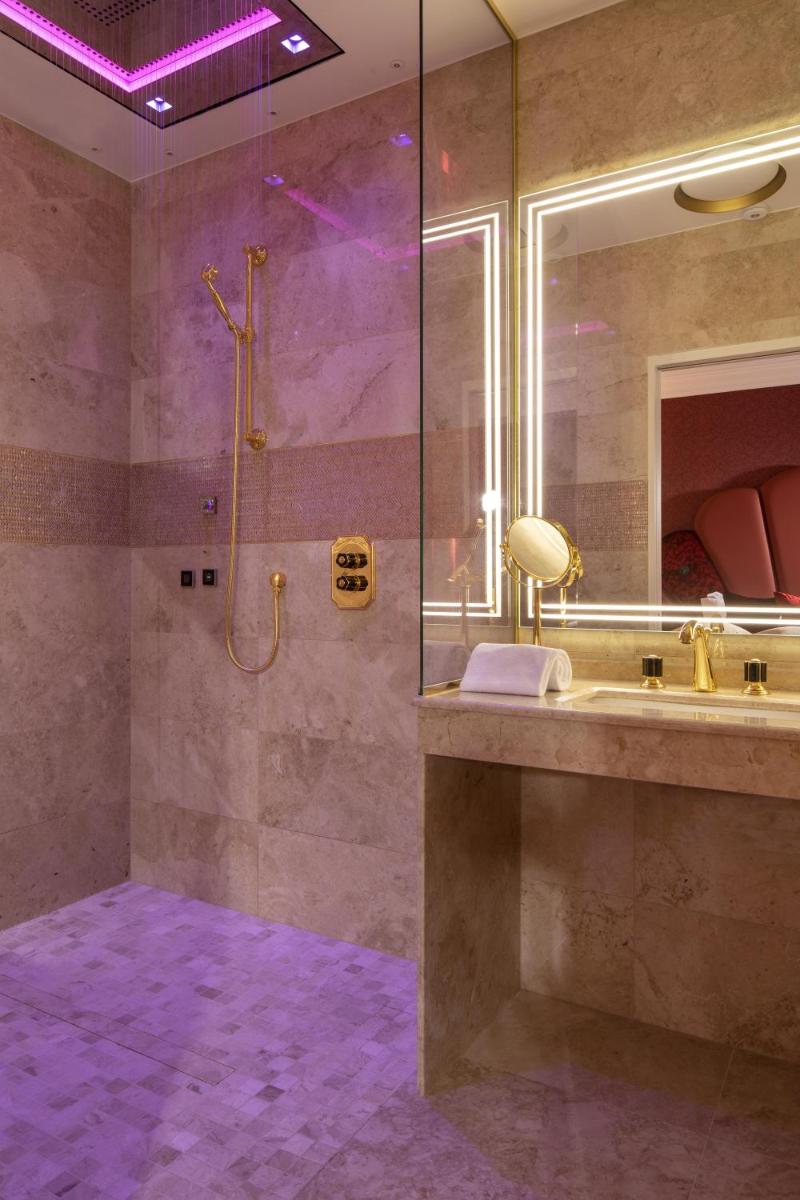 Salle de bains dans l'établissement Paris j'Adore Hotel & Spa
