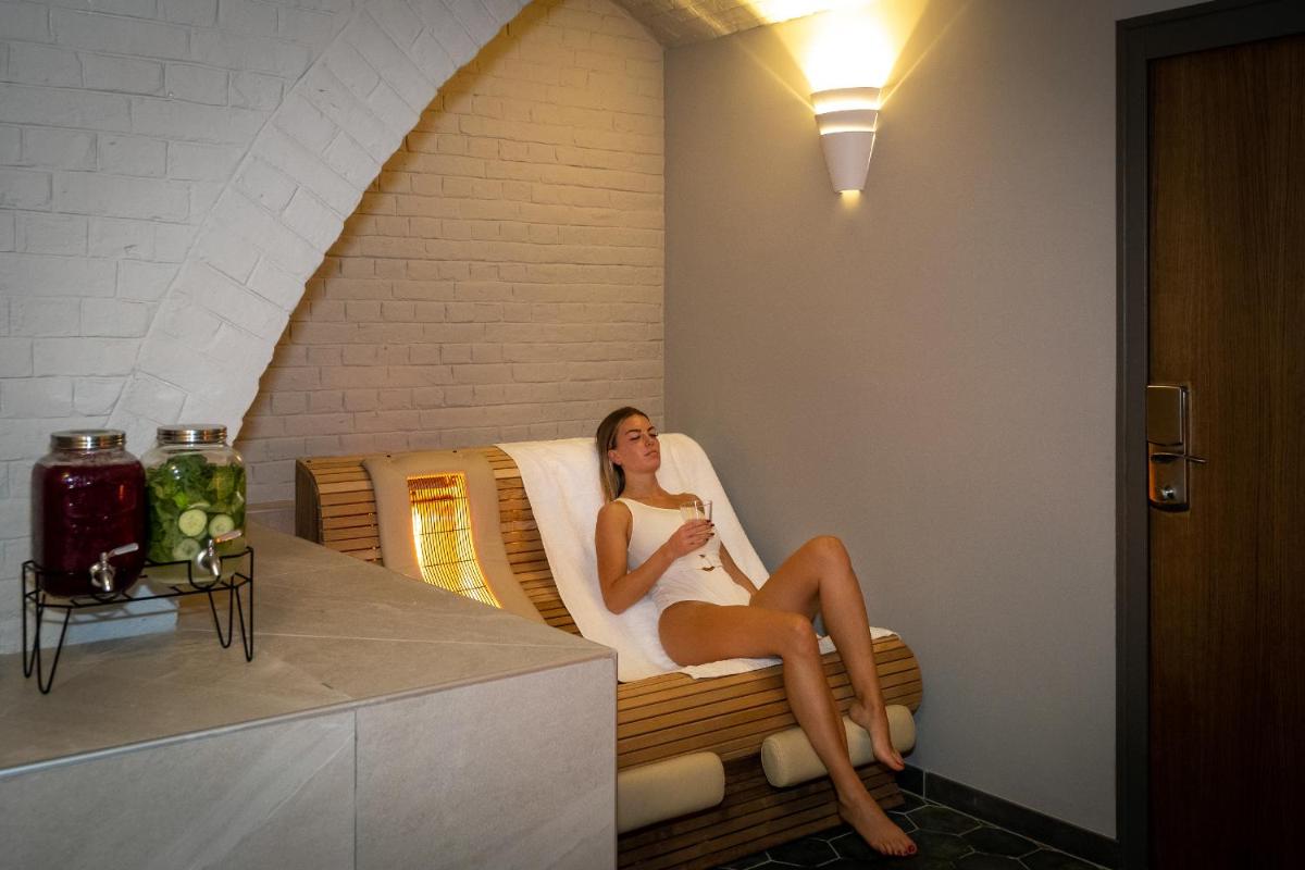 Coin salon dans l'établissement Hôtel Spa Marotte