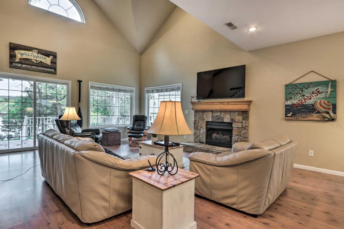 Lakefront Camdenton Home with Fire Pit and Grill! - Housity