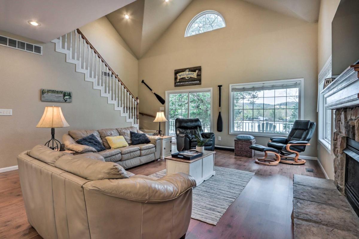 Lakefront Camdenton Home with Fire Pit and Grill! - Housity