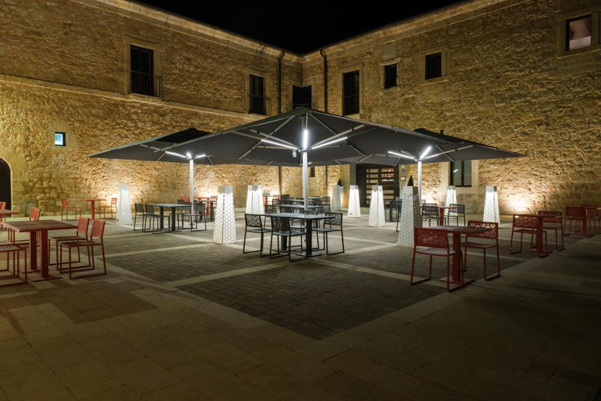 Un restaurante o sitio para comer en Castilla Termal Monasterio de Valbuena