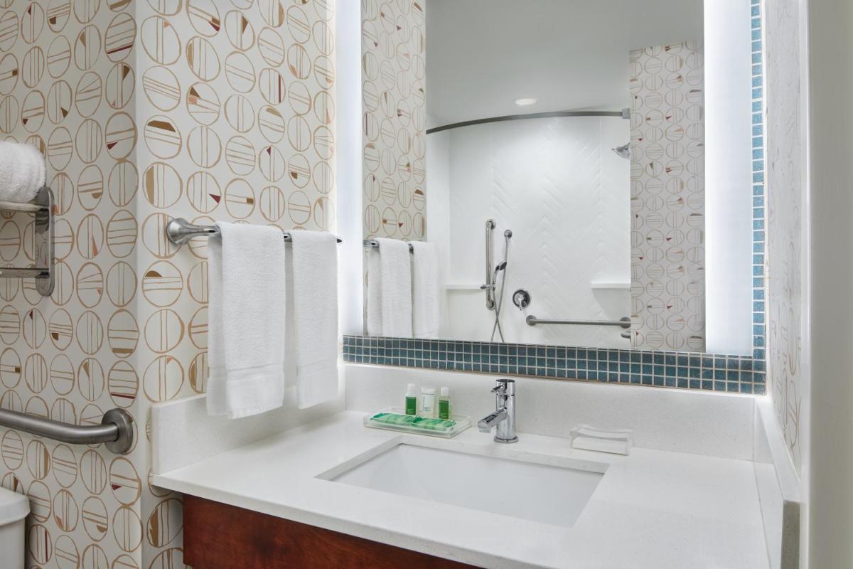 Suitetrails - Holiday Inn - Gulfport-Airport, an IHG Hotel