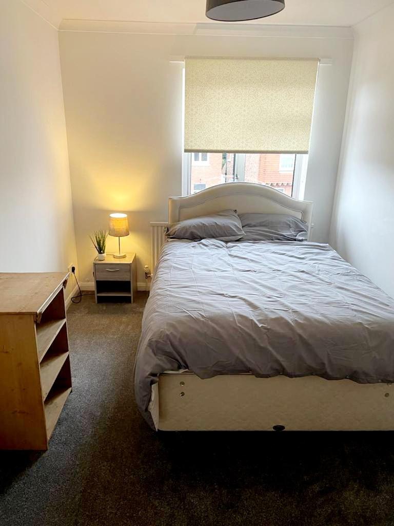 Two Bedroom Apartment, 10 Mins From Bexhill Seafront, Social Club On Site - Housity
