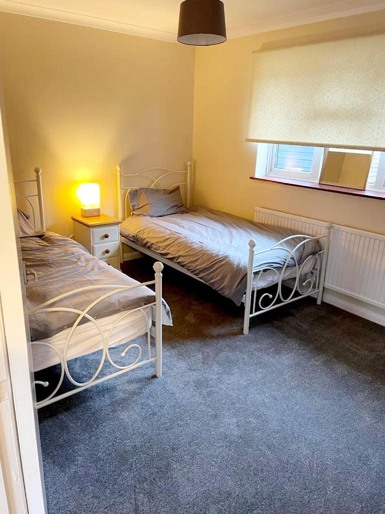 Two Bedroom Apartment, 10 Mins From Bexhill Seafront, Social Club On Site - Housity