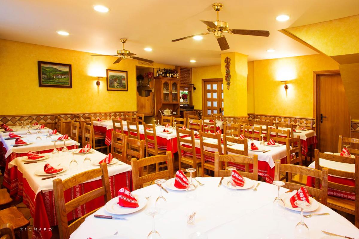 Hostal Musunzar - Housity