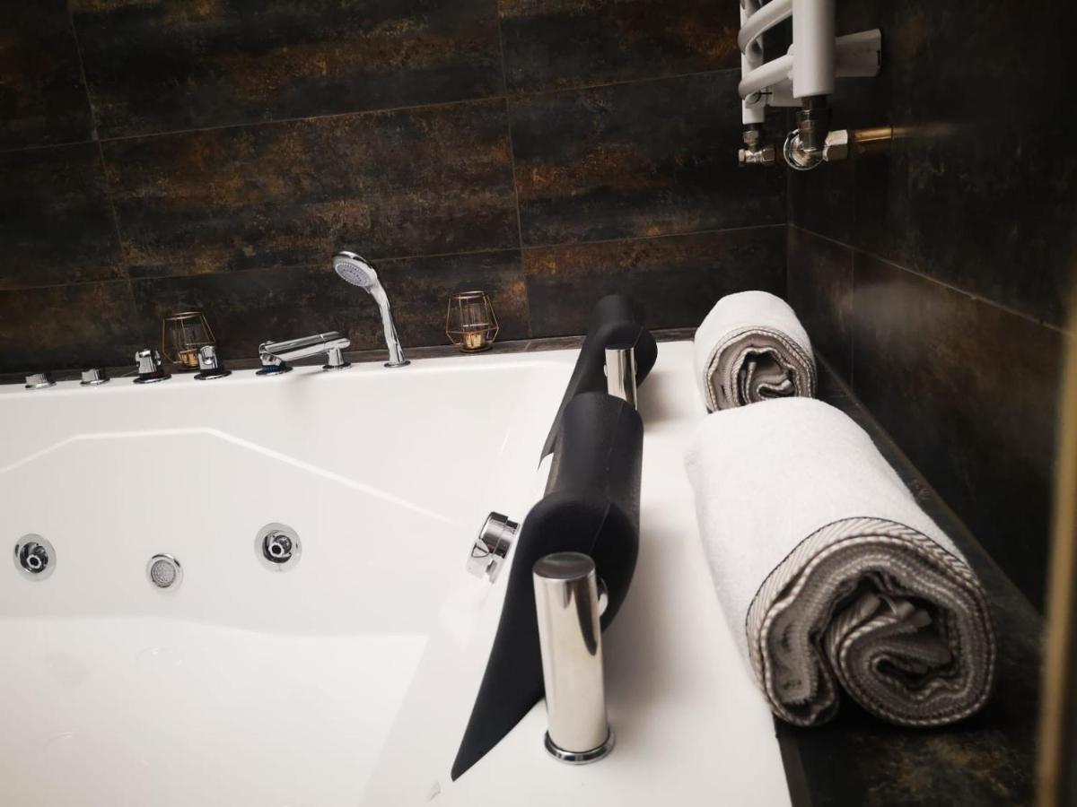 Apartamenty LENA 5 Jacuzzi - Housity