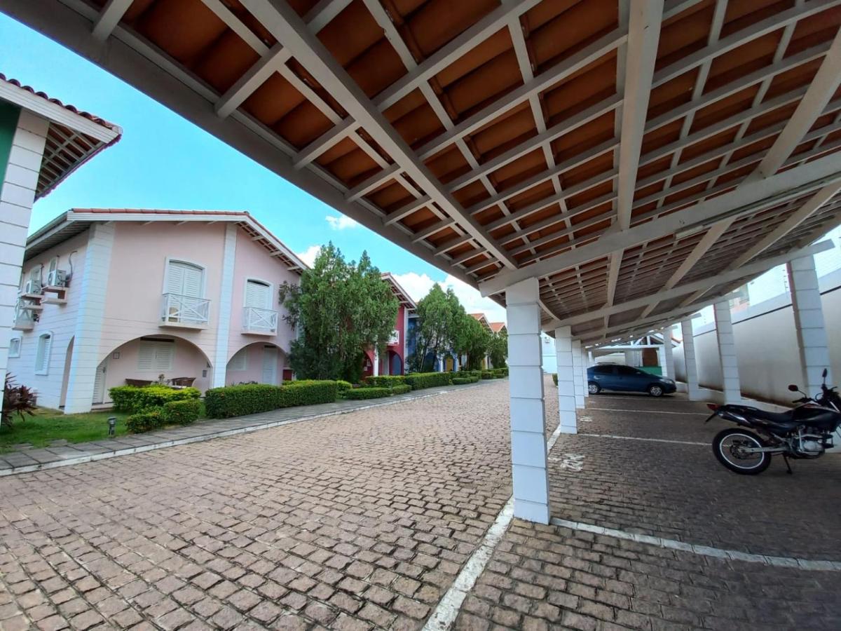 Casa condomínio 2 suítes - Housity