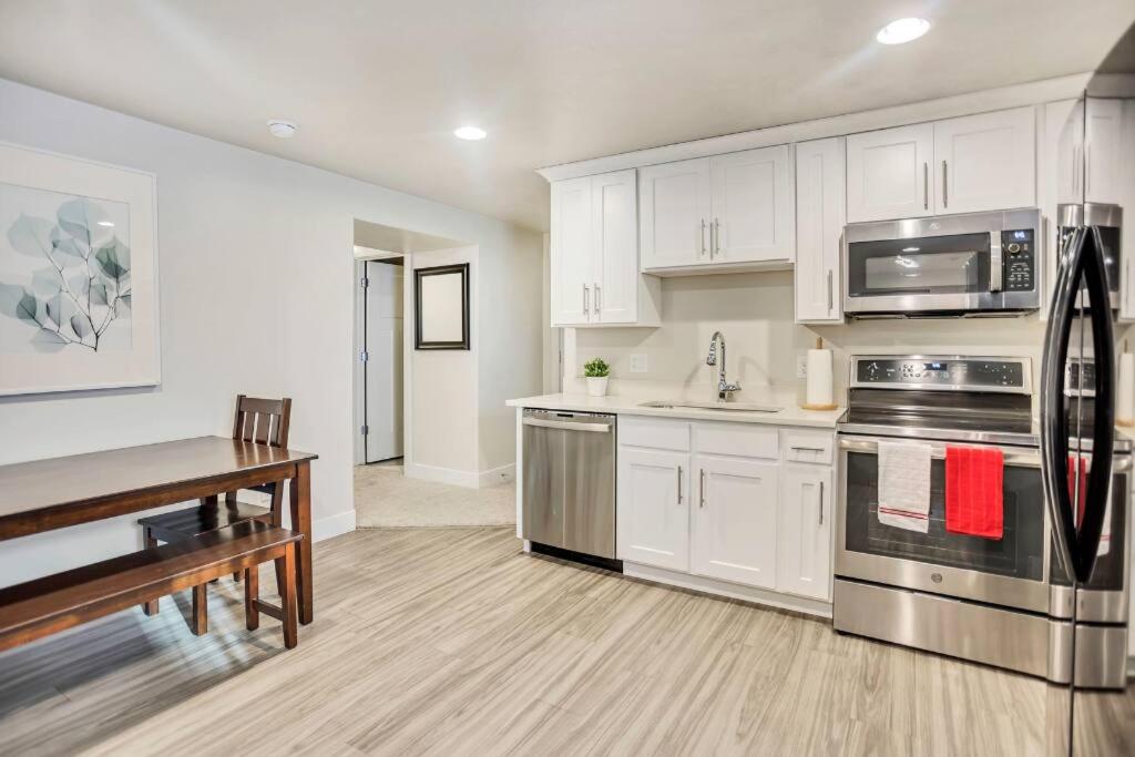 New Furnished 2Bd Apt! Great for Long Stays - Housity