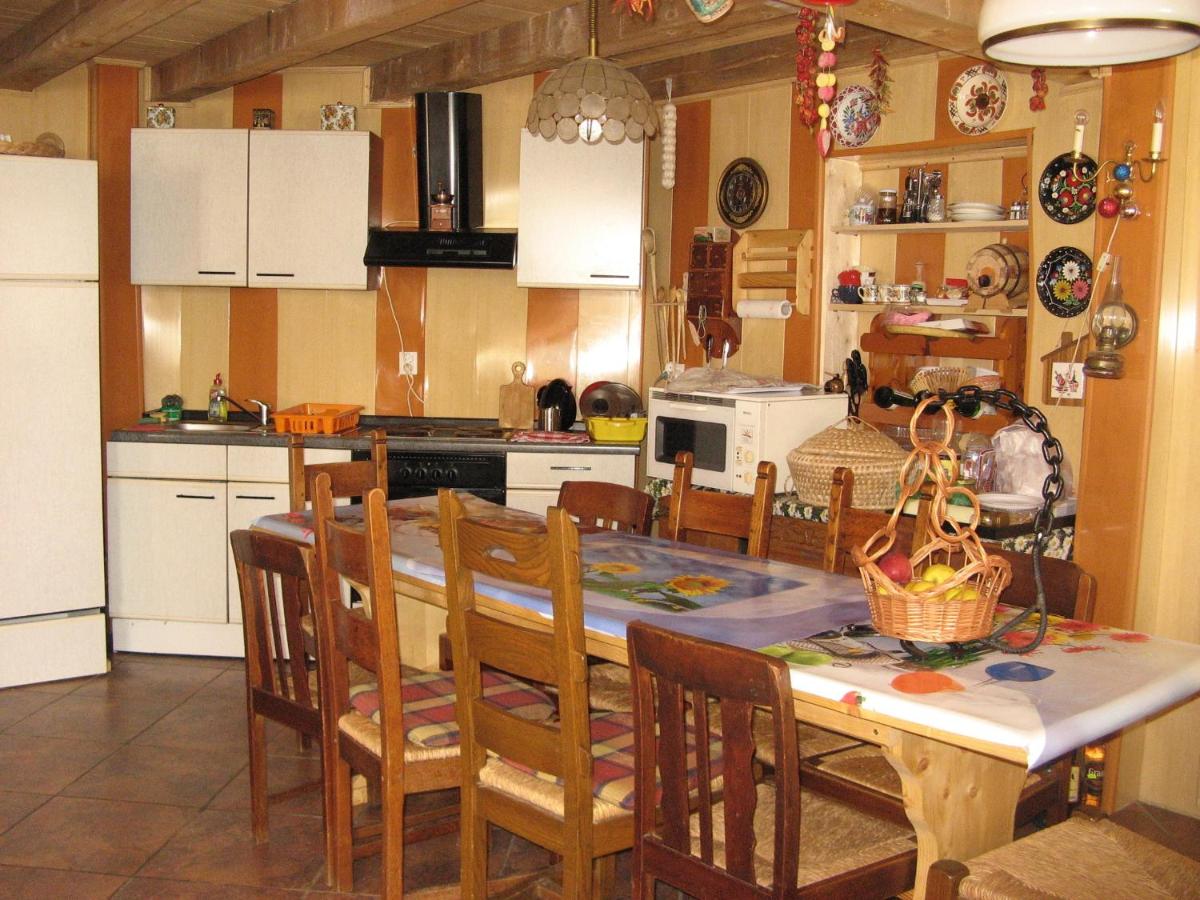 Casa Floare de Colt - Housity