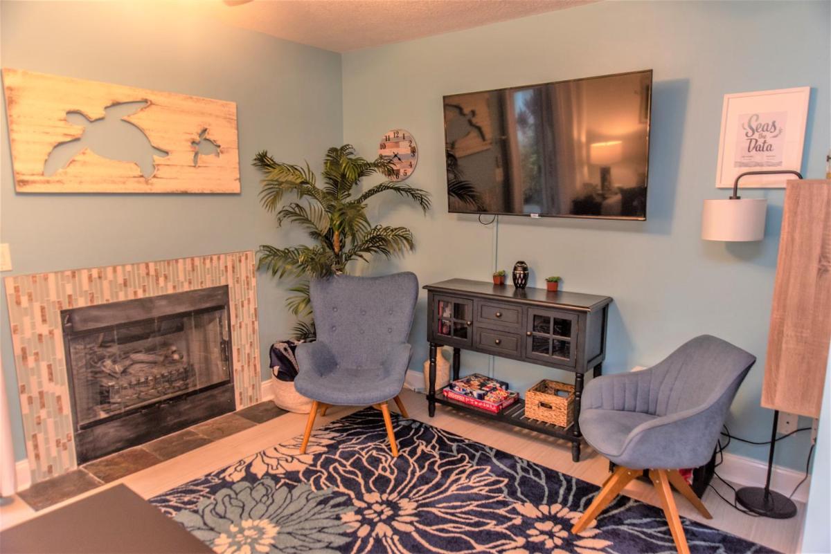 Seventh Seas half mile to the beach pet friendly Near to the Mayo Clinic - UNF - TPC Sawgrass - Convention Center - Shopping Malls - Under 3 Hours from DISNEY - Housity
