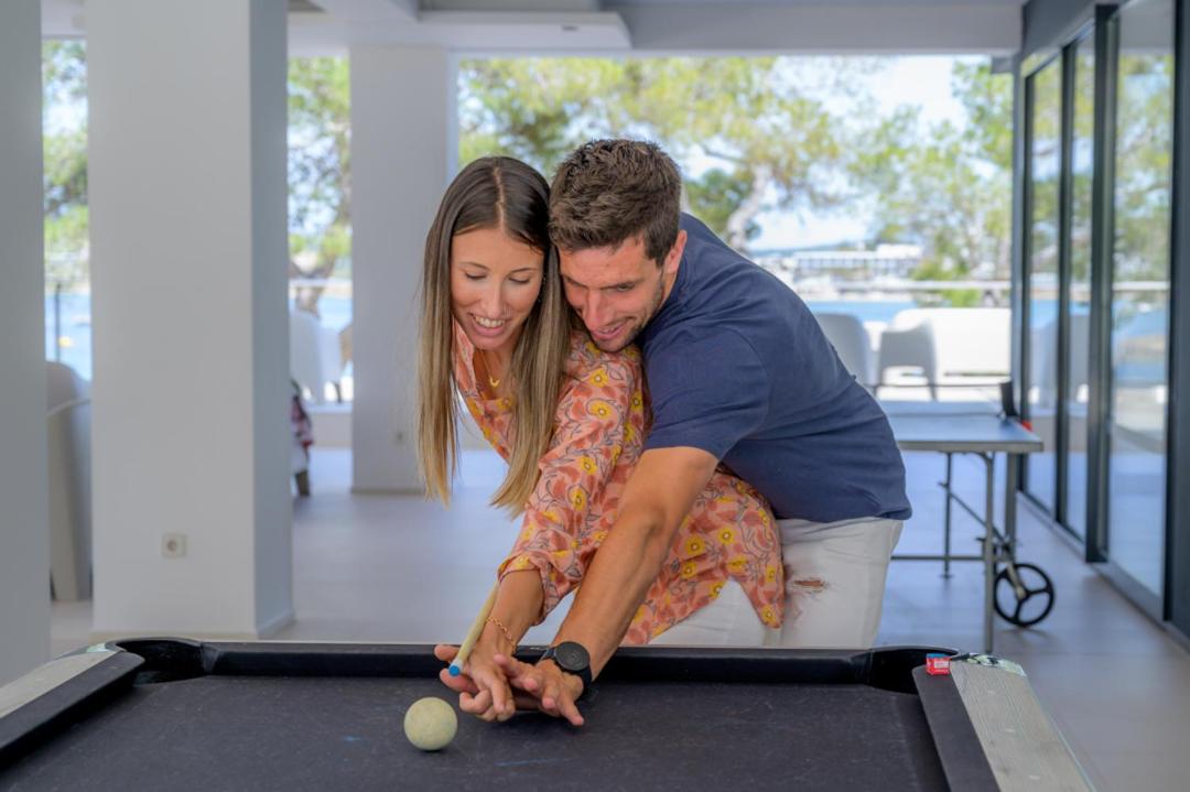 Clientes alojados en Els Pins Resort & Spa - Emar Hotels