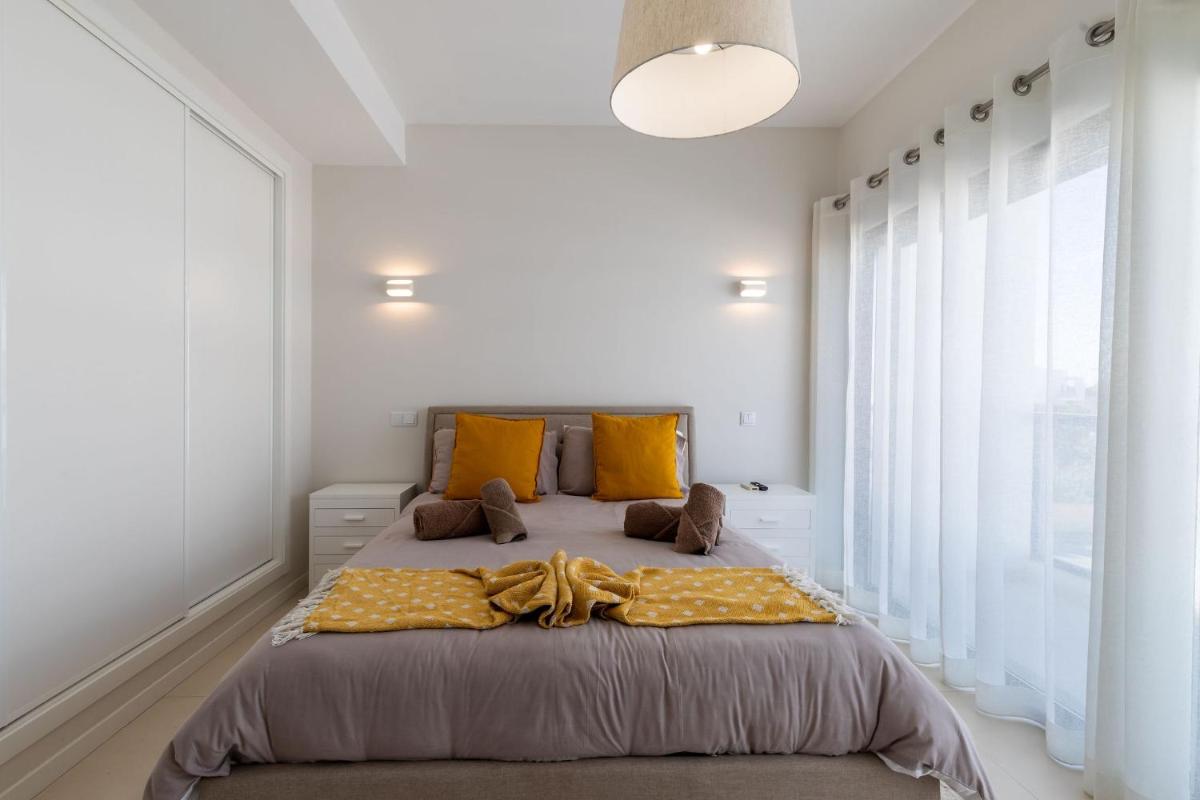 Luxury Townhouse with Pool in Alvor - Housity
