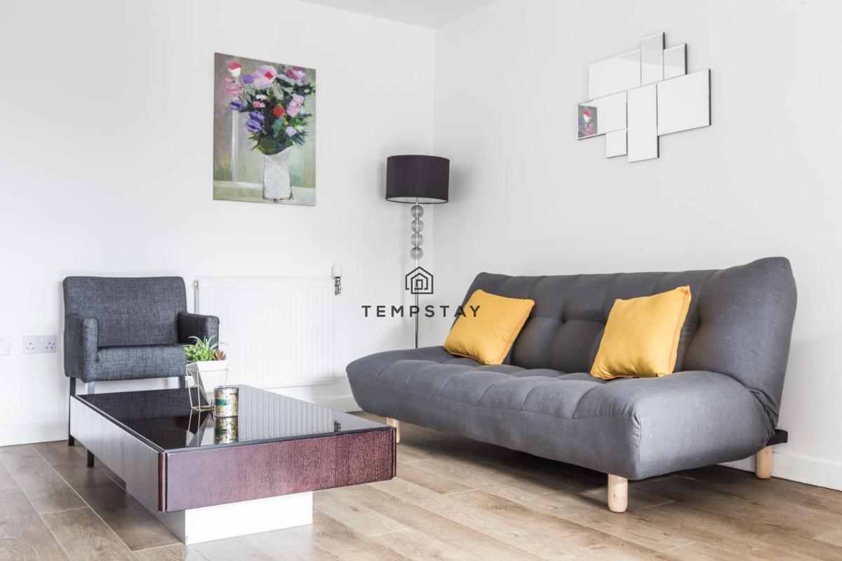 Modern Private Apartment -Balcony-Tube Station - Housity