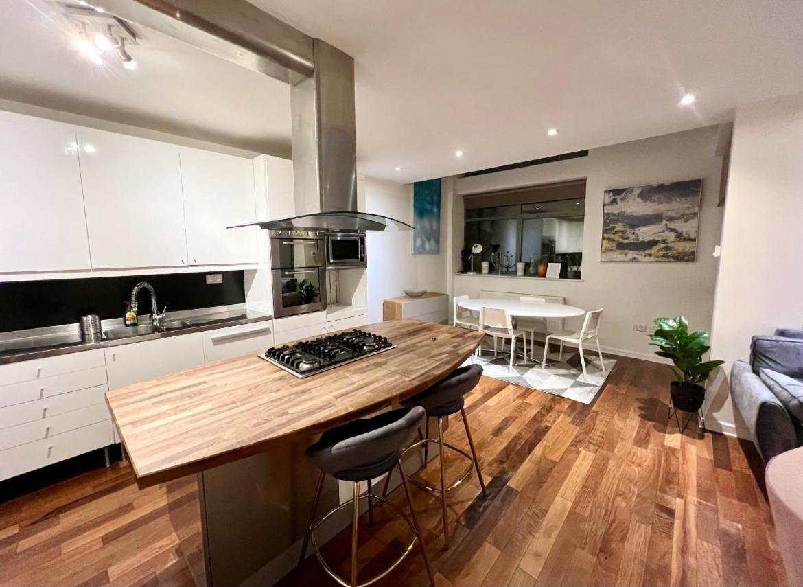 Large American loft style apartment close to centre - Housity
