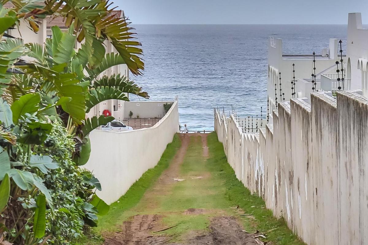 One Jack Powell House- Classic family home steps away from the beach - Housity