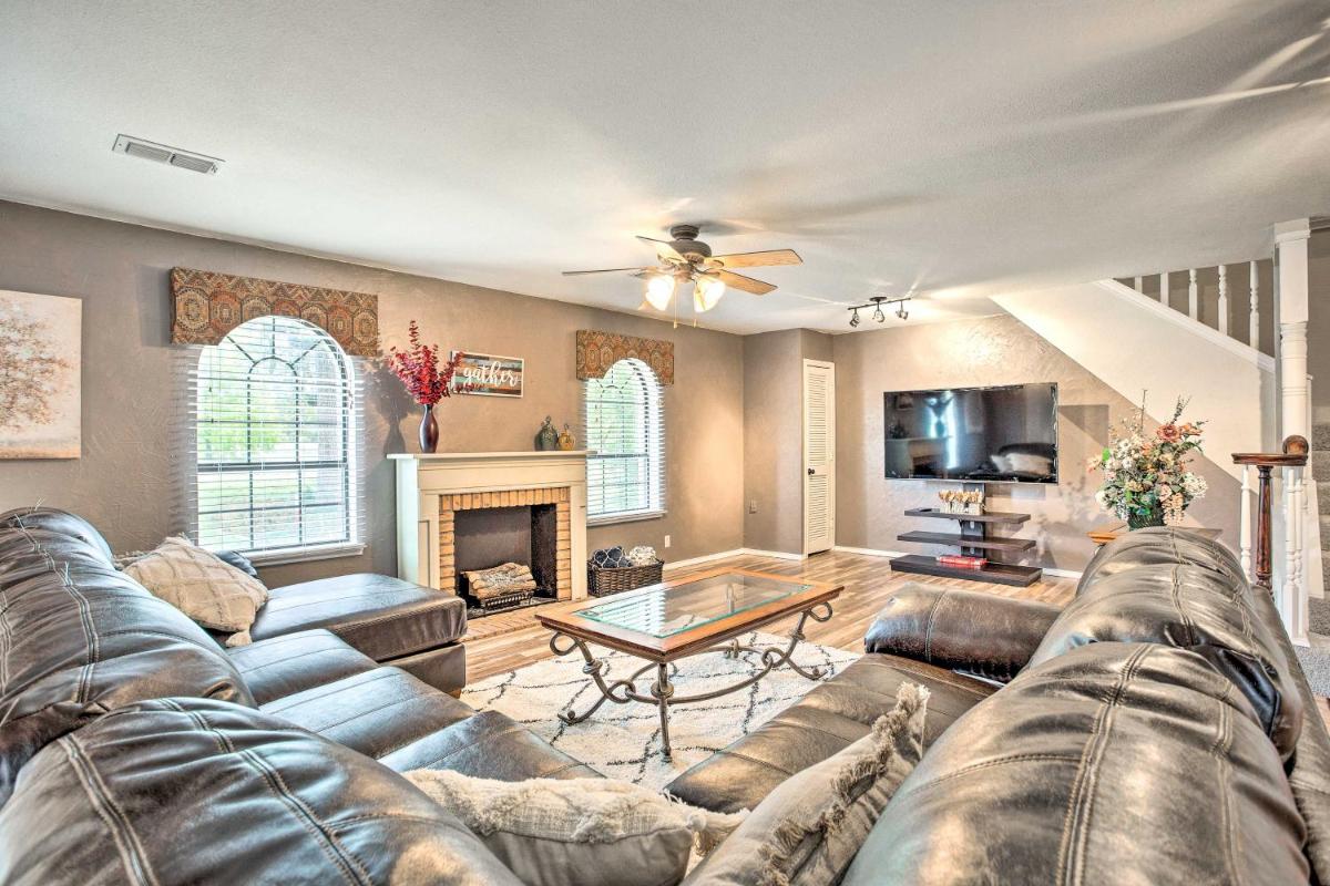 Home with Outdoor Oasis, 16 Miles to Lake Fun - Housity